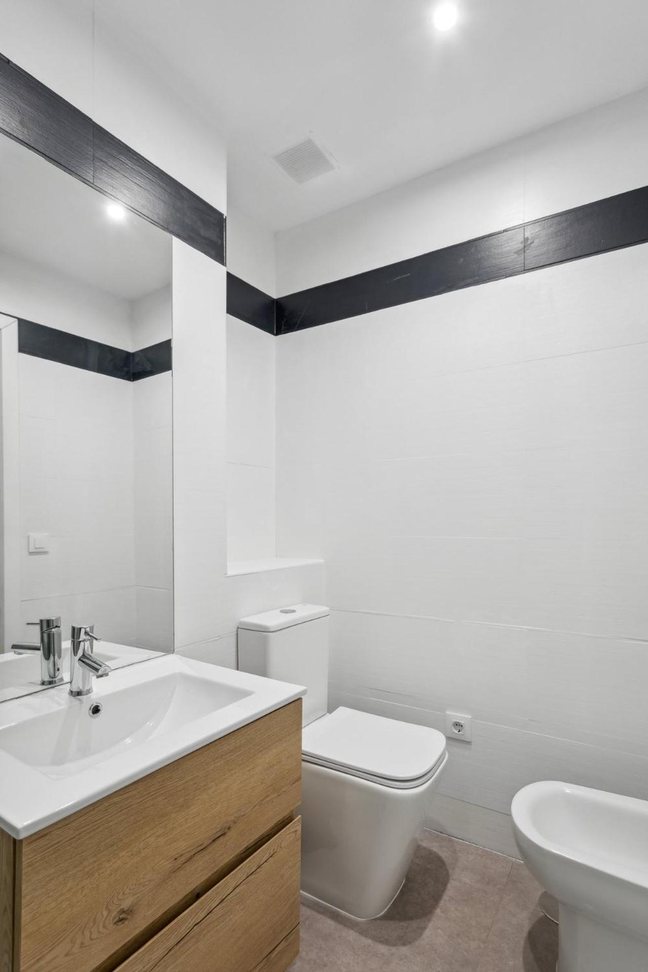 Limehome Madrid Calle De La Paloma מראה חיצוני תמונה