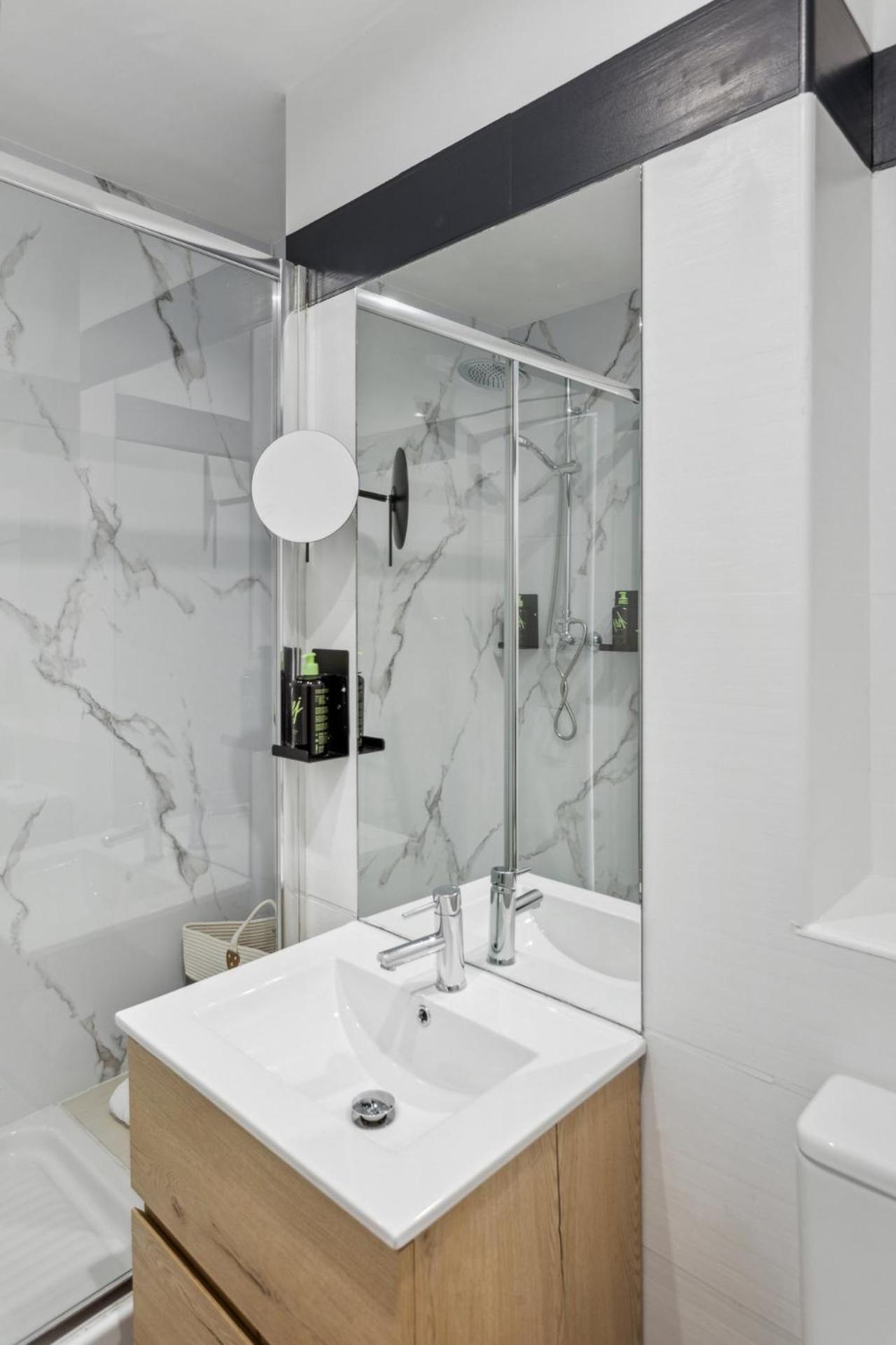 Limehome Madrid Calle De La Paloma מראה חיצוני תמונה