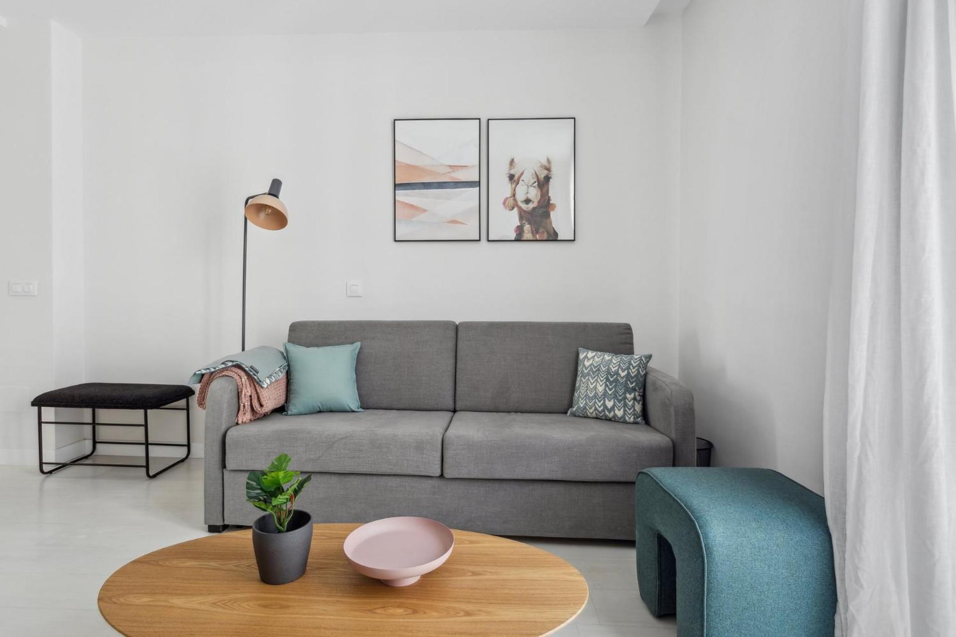 Limehome Madrid Calle De La Paloma מראה חיצוני תמונה