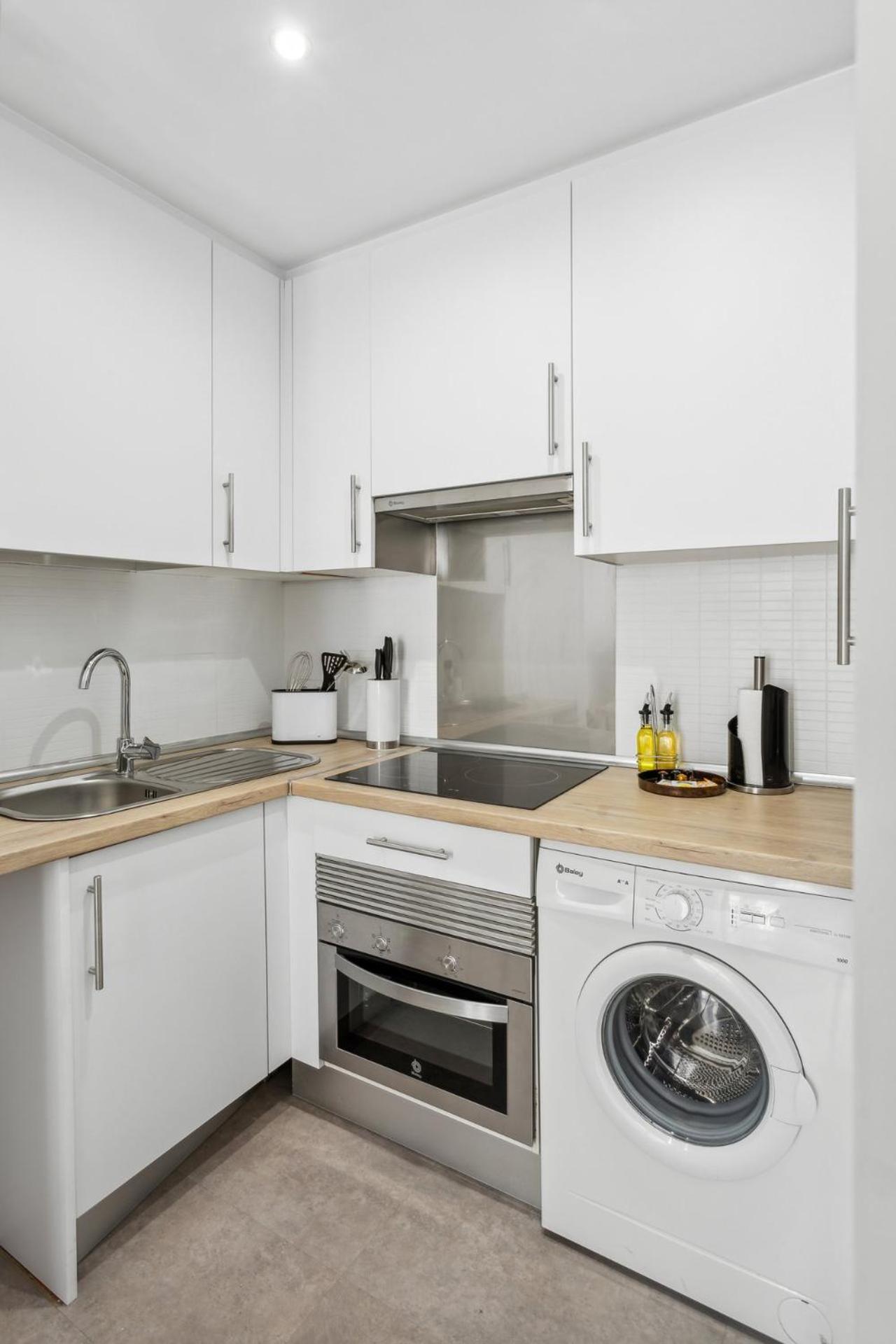 Limehome Madrid Calle De La Paloma מראה חיצוני תמונה