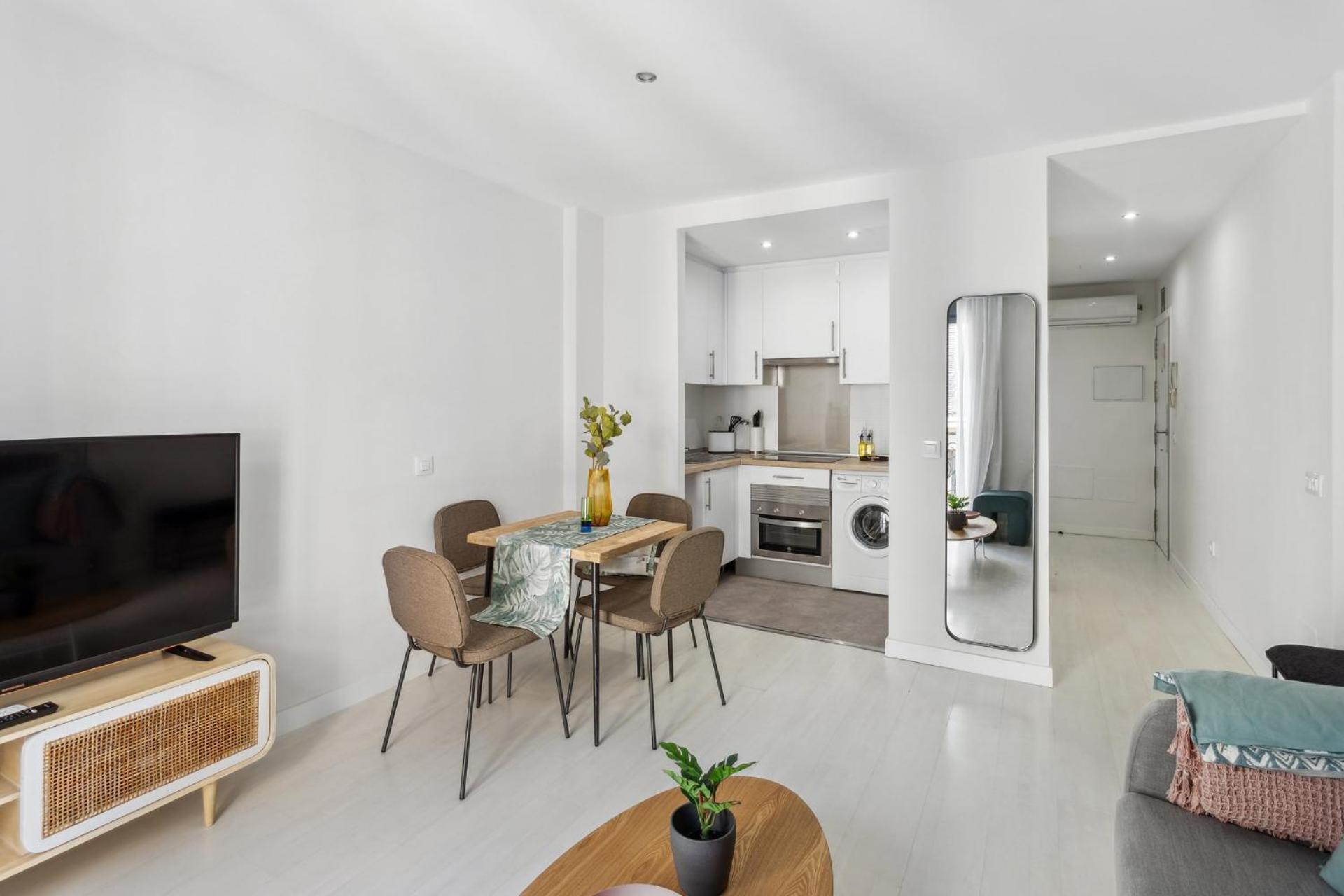 Limehome Madrid Calle De La Paloma מראה חיצוני תמונה