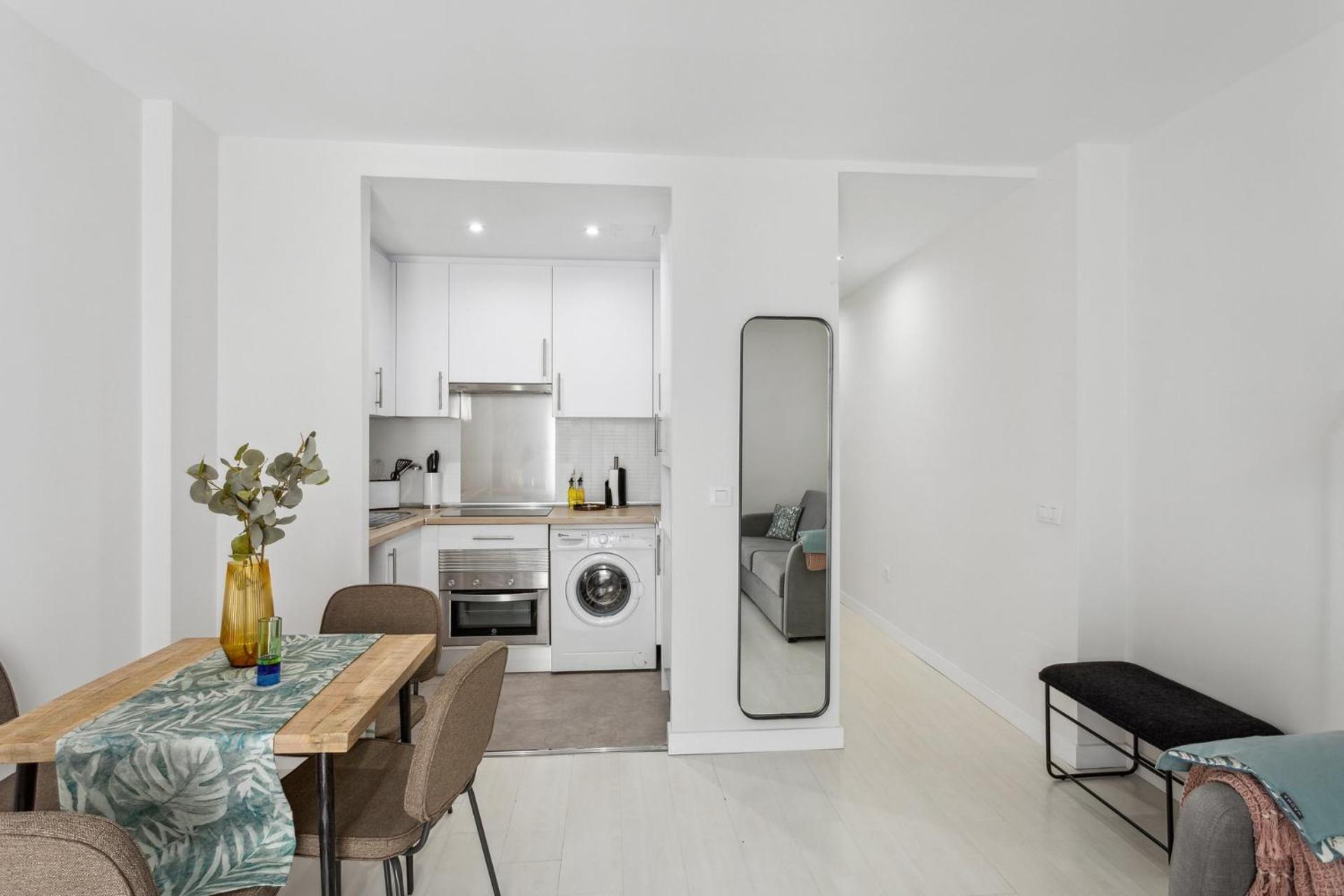 Limehome Madrid Calle De La Paloma מראה חיצוני תמונה