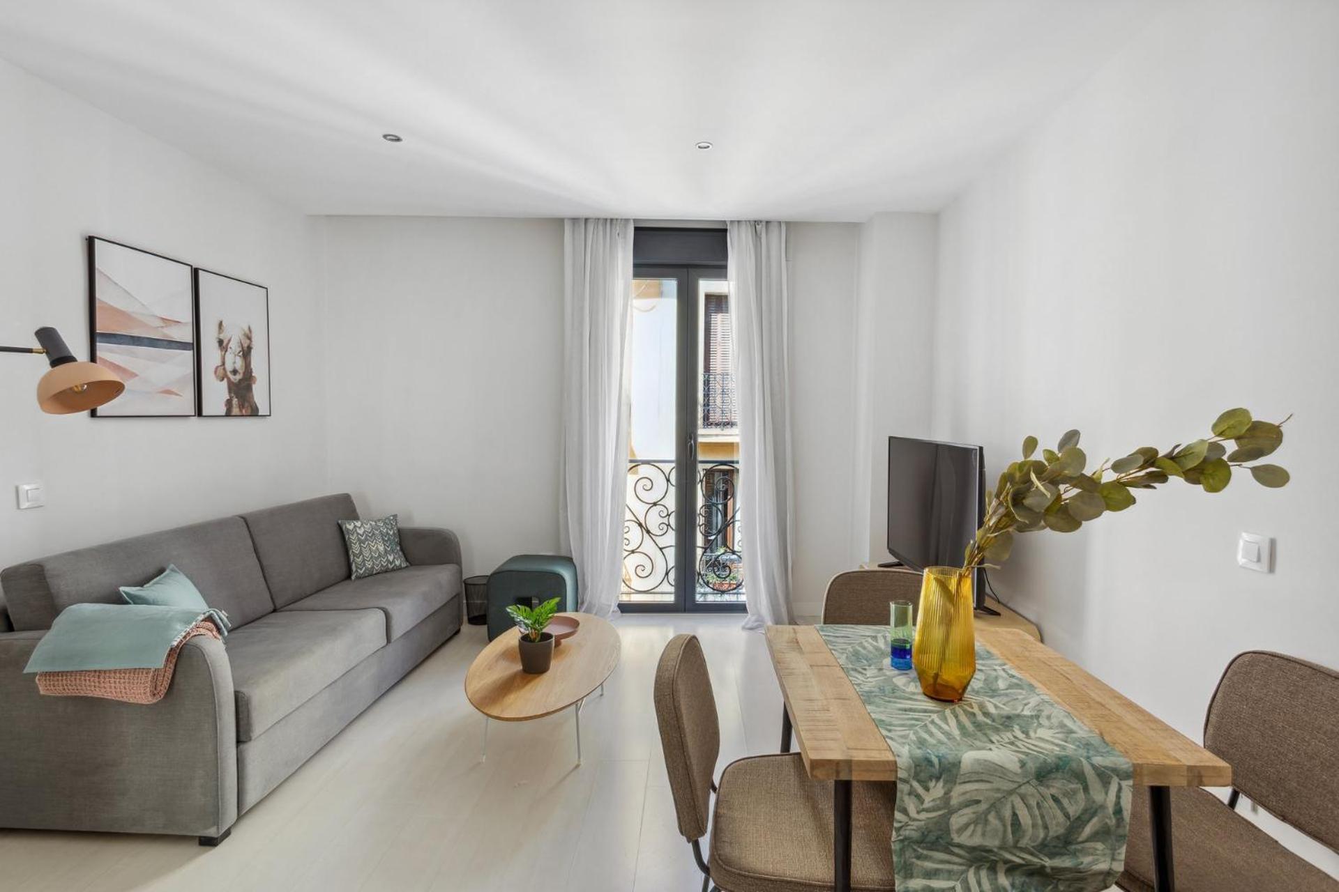 Limehome Madrid Calle De La Paloma מראה חיצוני תמונה