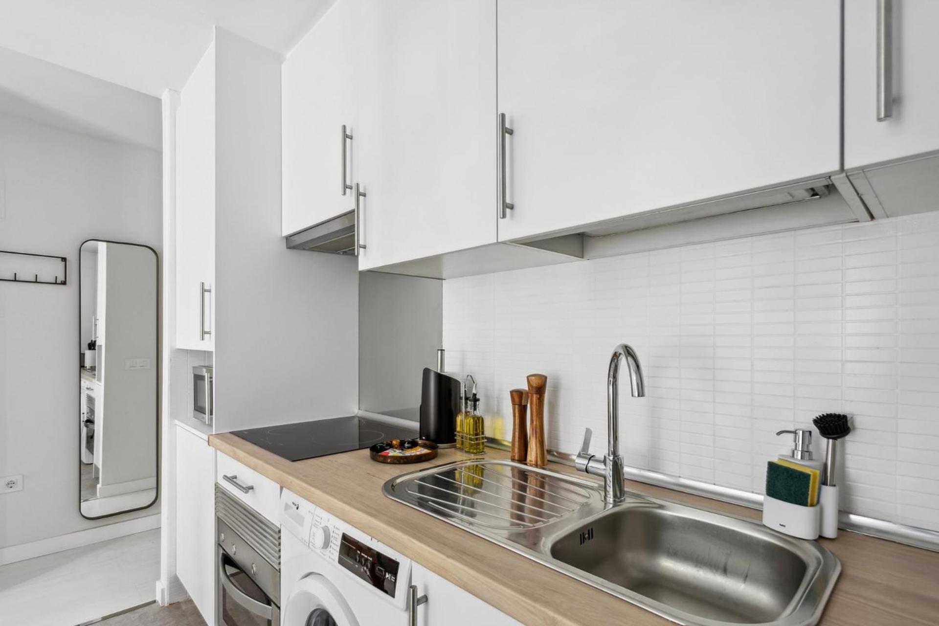 Limehome Madrid Calle De La Paloma מראה חיצוני תמונה