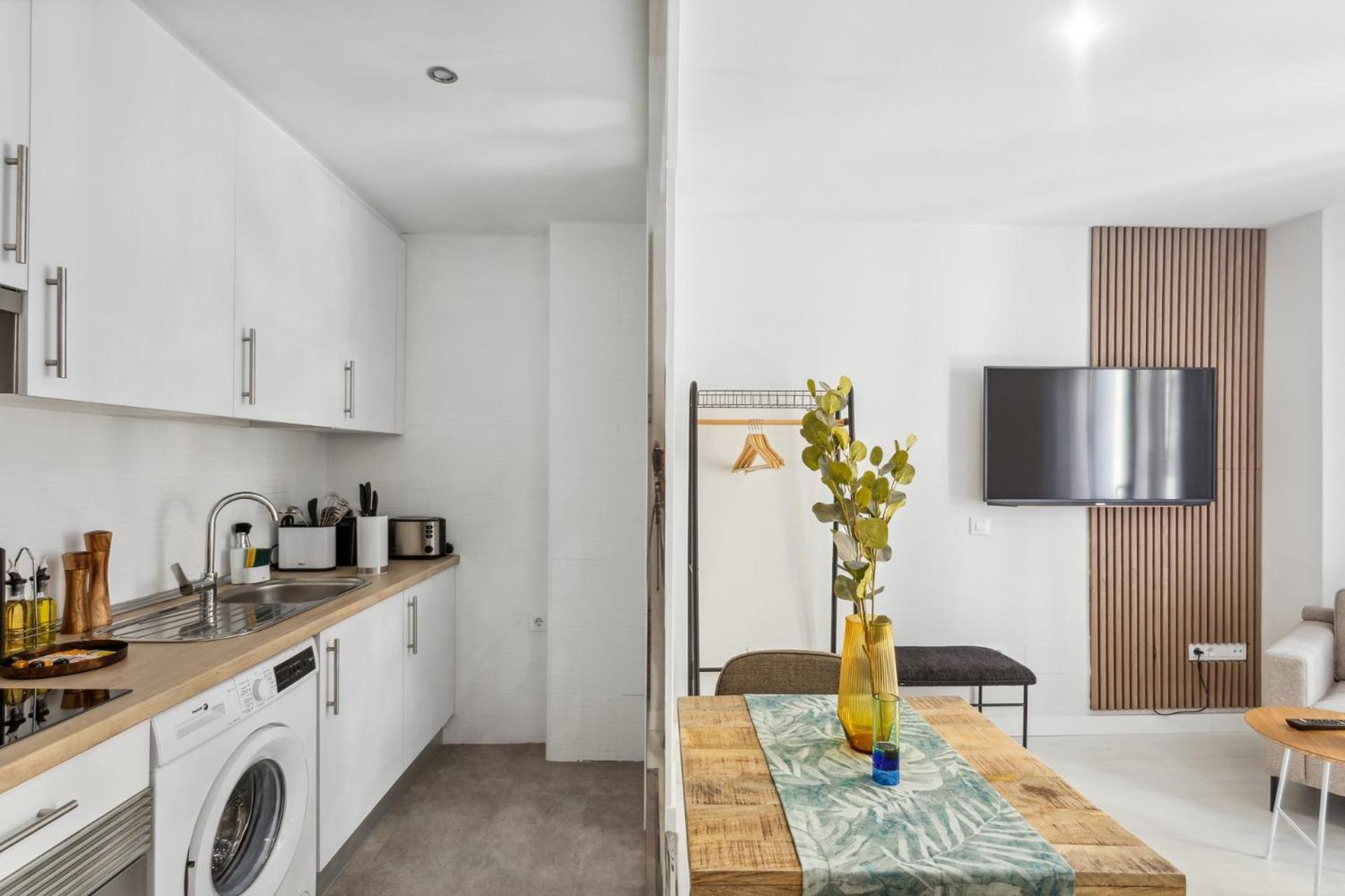 Limehome Madrid Calle De La Paloma מראה חיצוני תמונה
