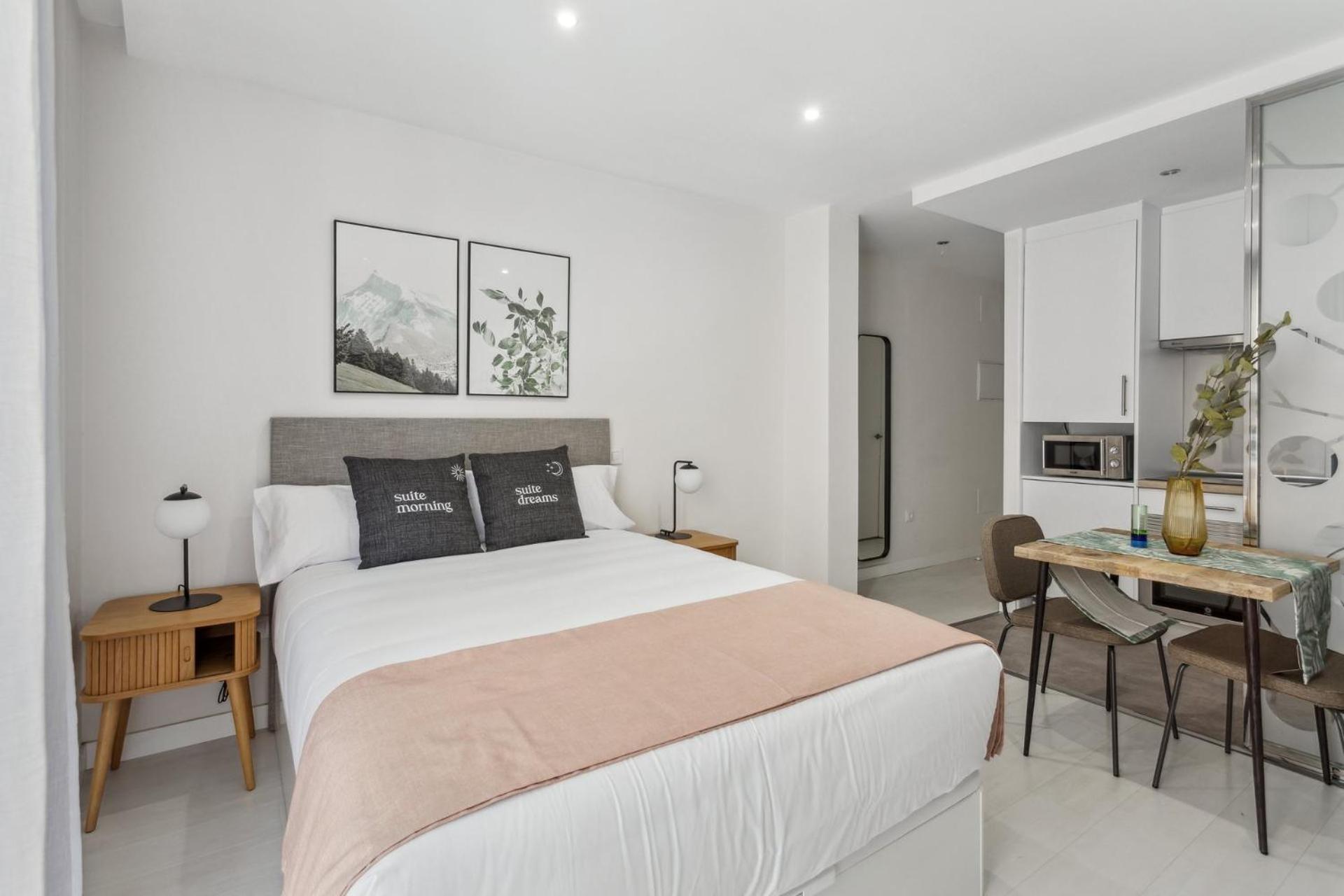 Limehome Madrid Calle De La Paloma מראה חיצוני תמונה