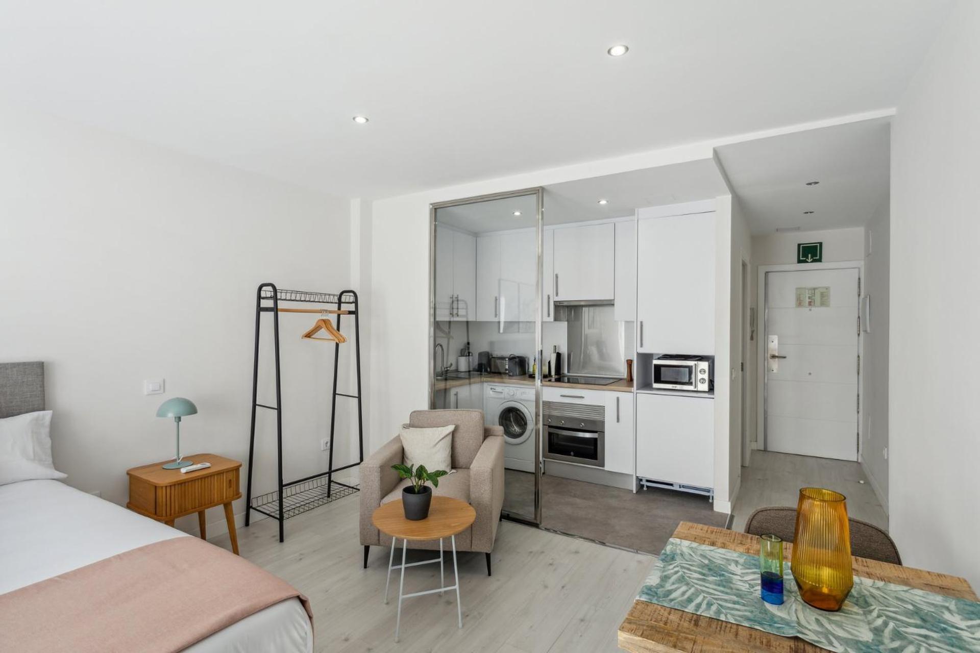 Limehome Madrid Calle De La Paloma מראה חיצוני תמונה