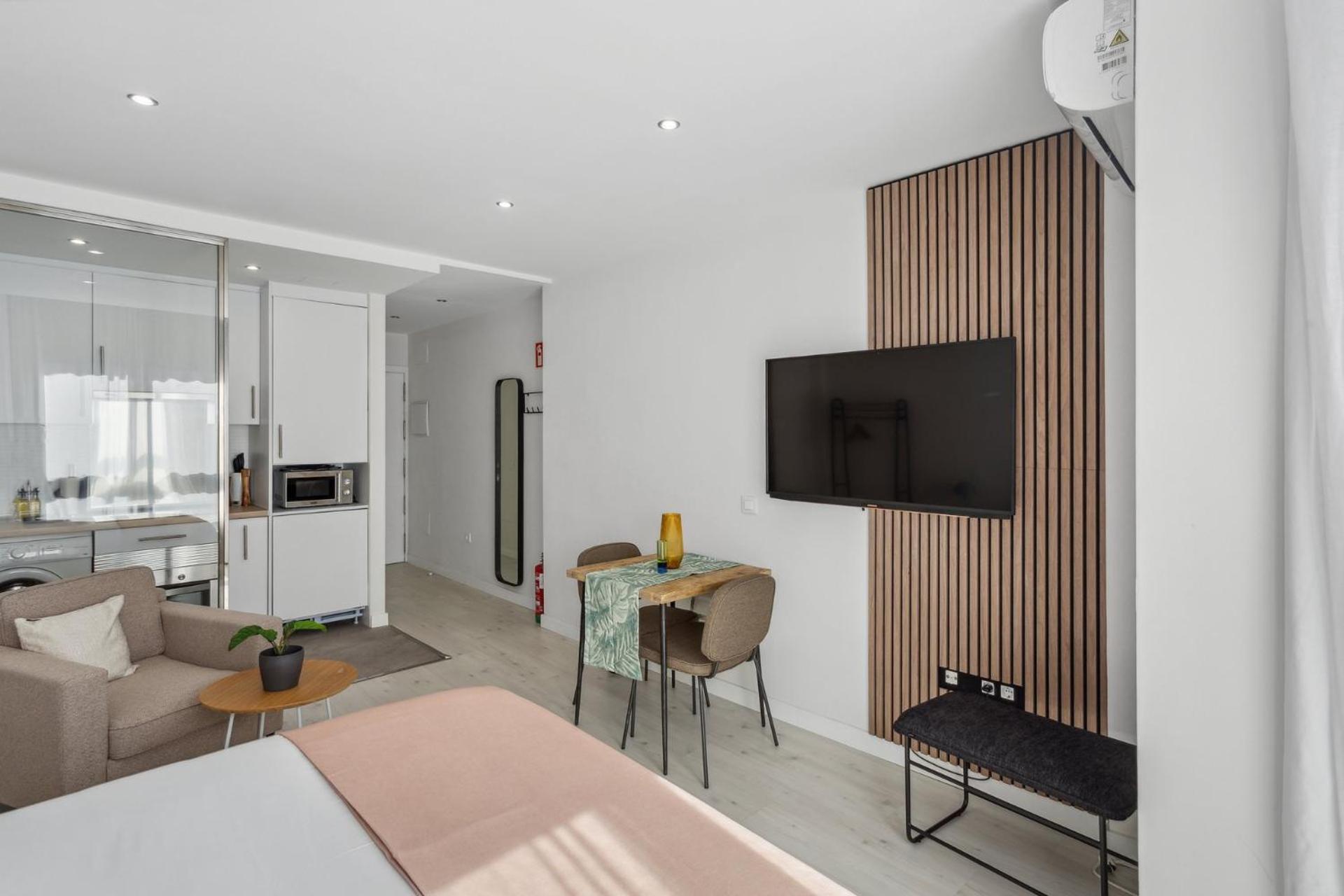 Limehome Madrid Calle De La Paloma מראה חיצוני תמונה