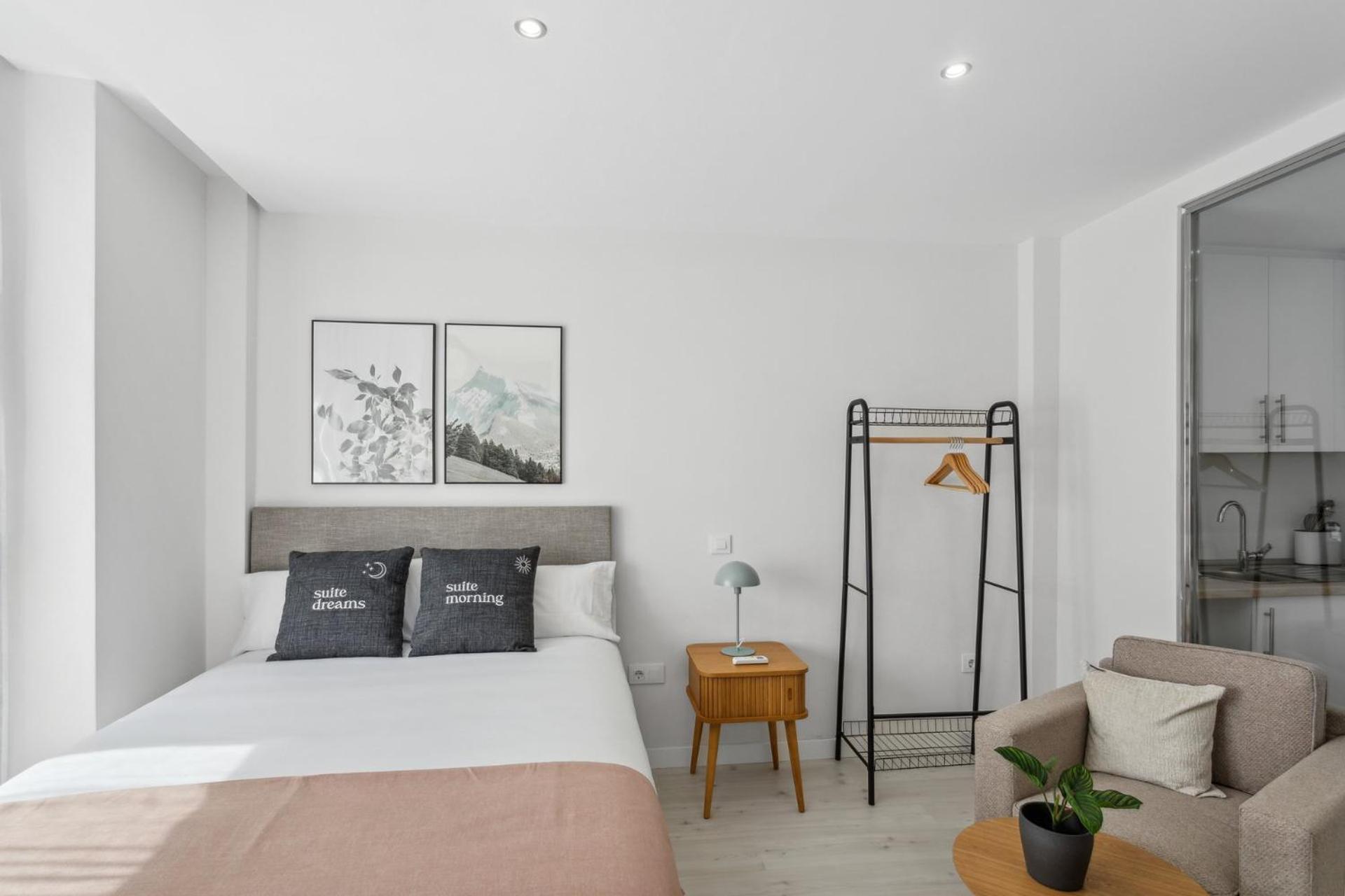 Limehome Madrid Calle De La Paloma מראה חיצוני תמונה