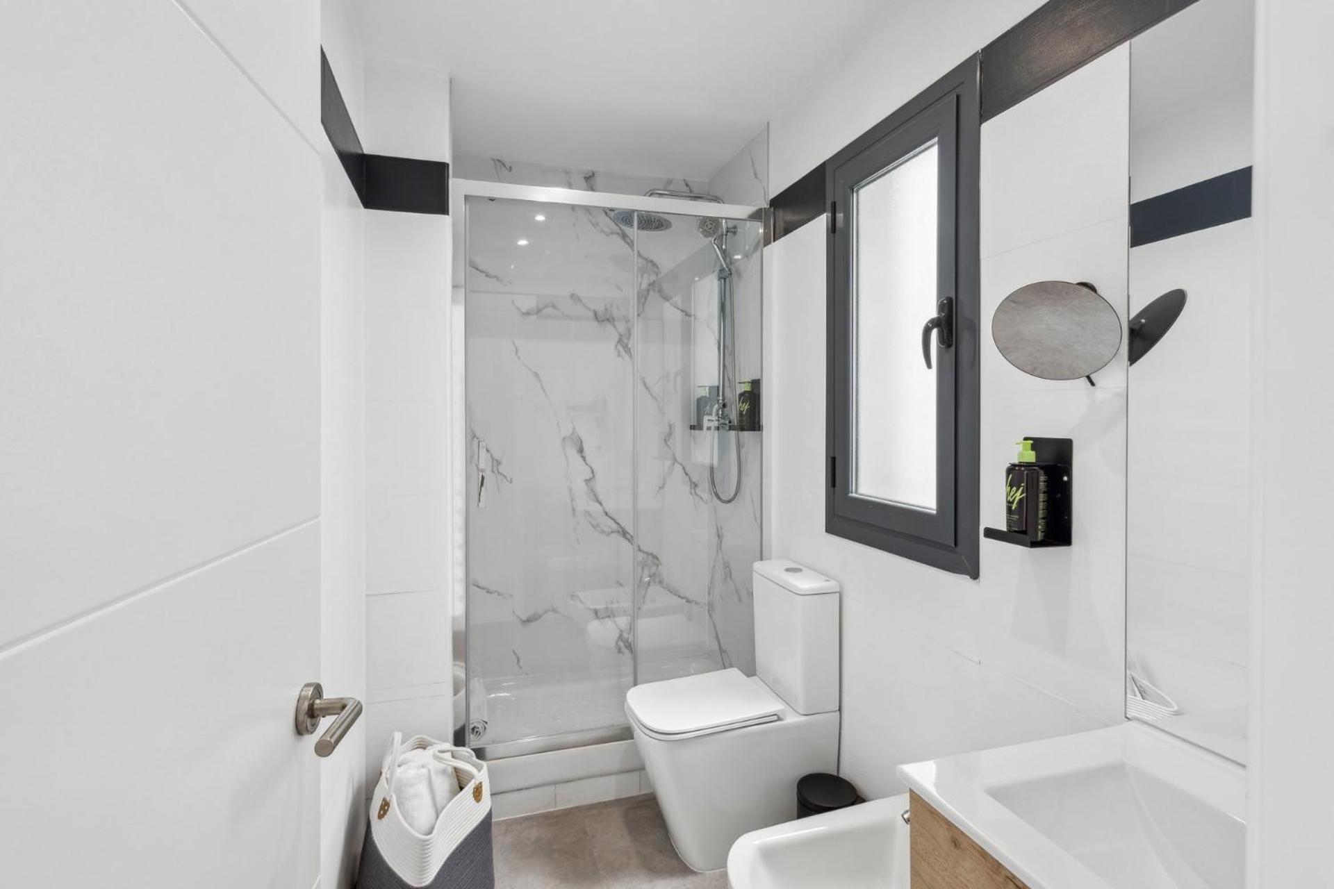 Limehome Madrid Calle De La Paloma מראה חיצוני תמונה