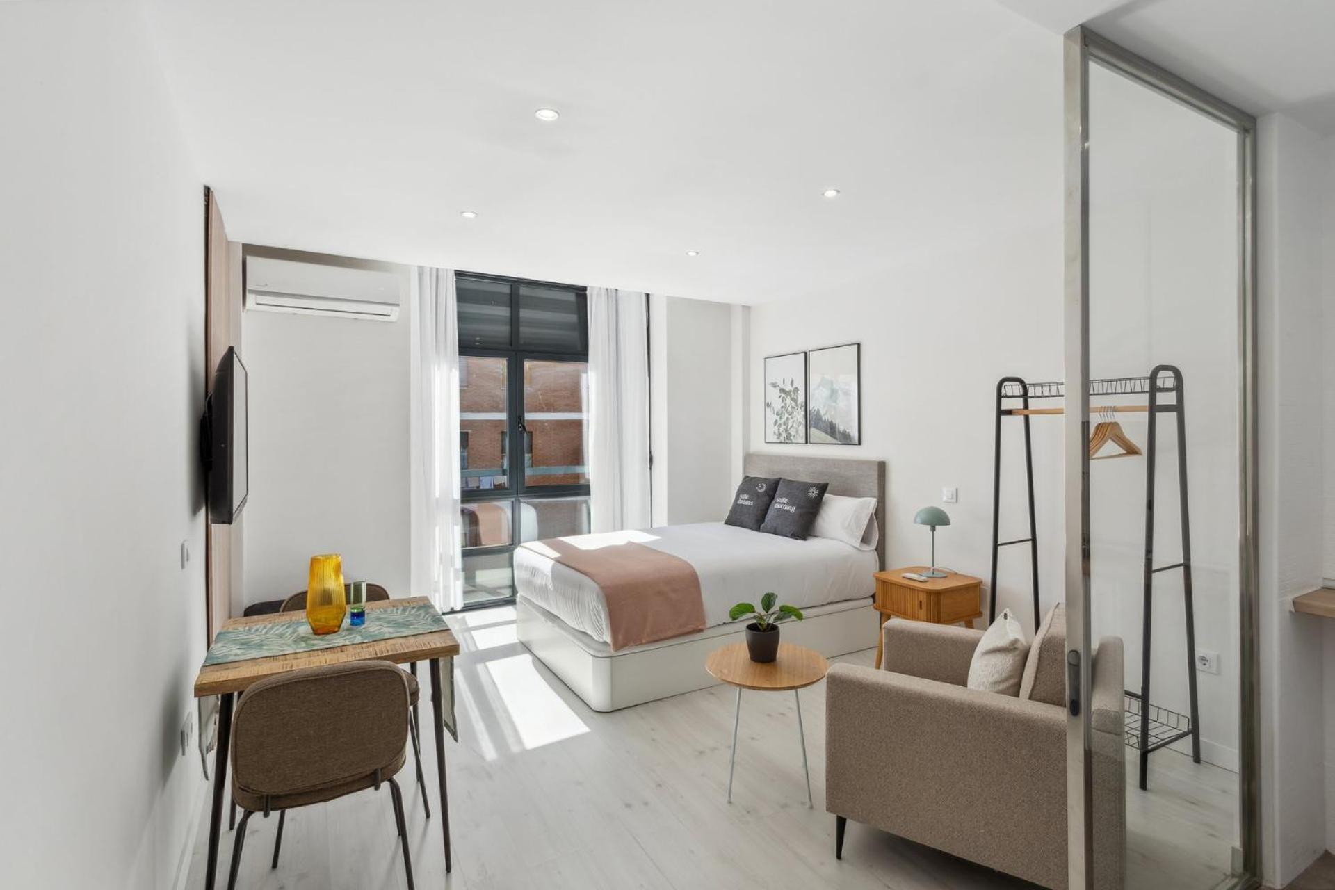 Limehome Madrid Calle De La Paloma מראה חיצוני תמונה