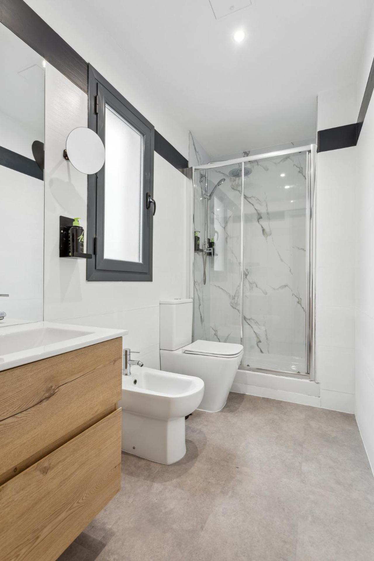 Limehome Madrid Calle De La Paloma מראה חיצוני תמונה