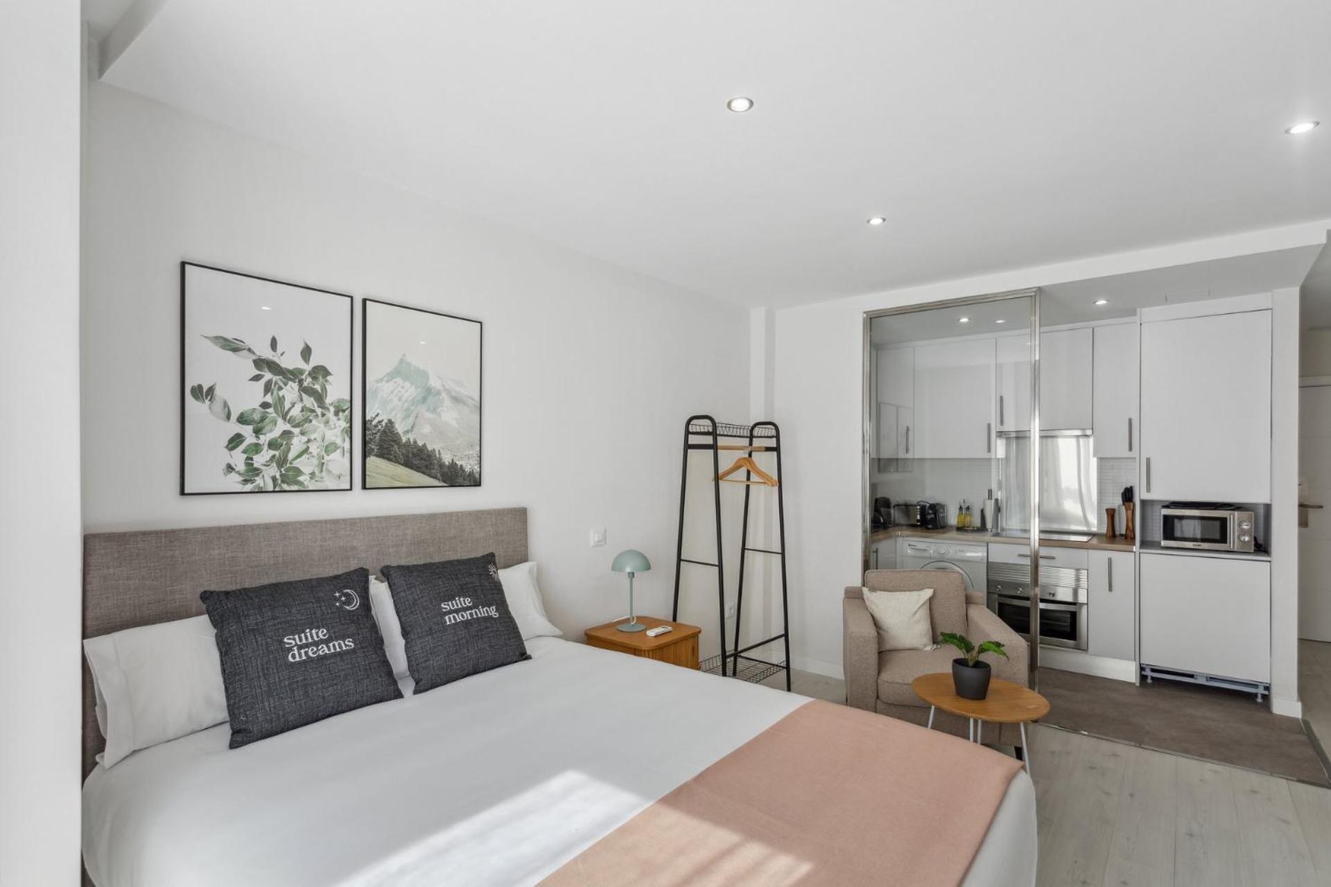 Limehome Madrid Calle De La Paloma מראה חיצוני תמונה