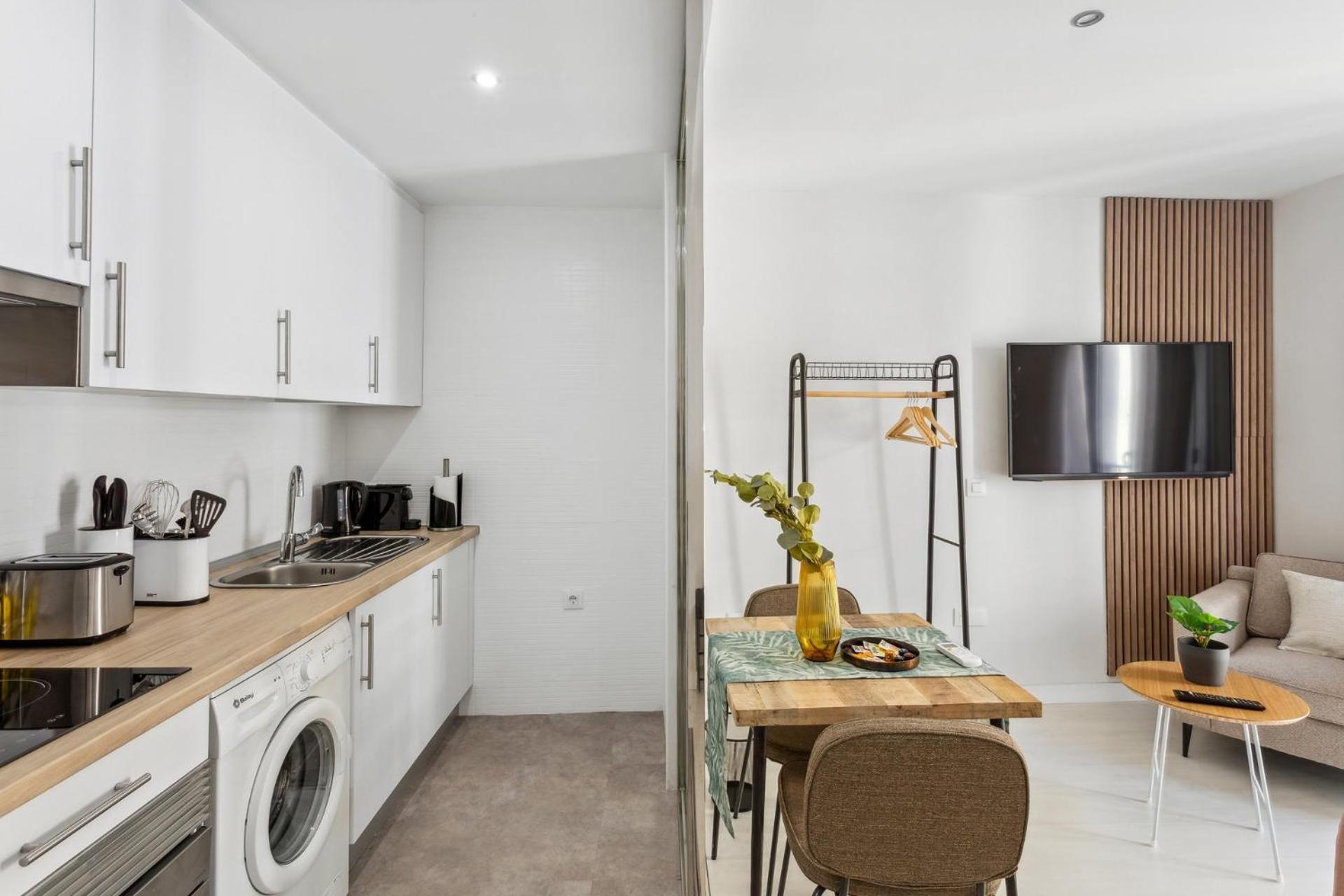 Limehome Madrid Calle De La Paloma מראה חיצוני תמונה