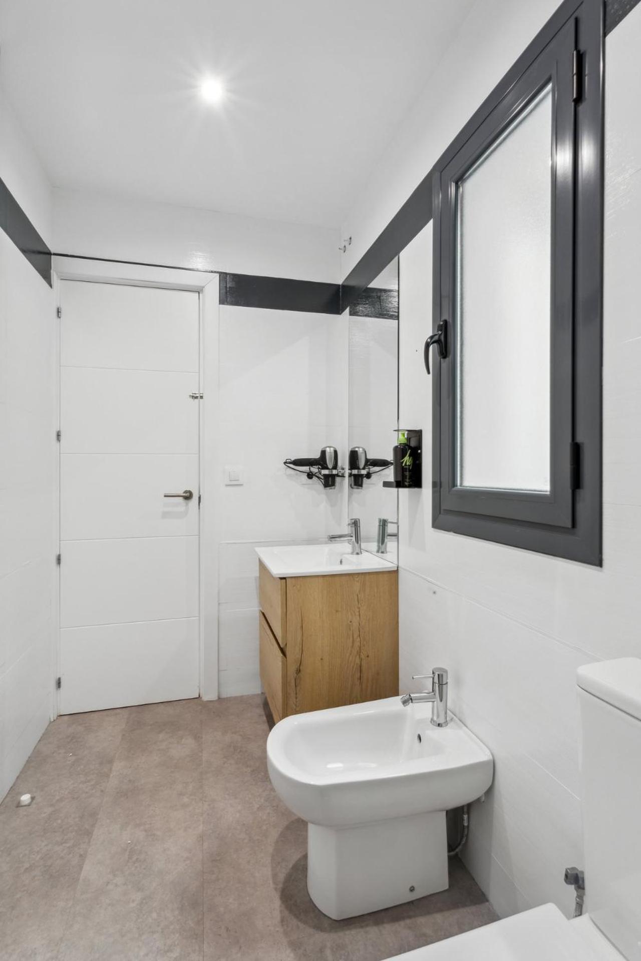Limehome Madrid Calle De La Paloma חדר תמונה