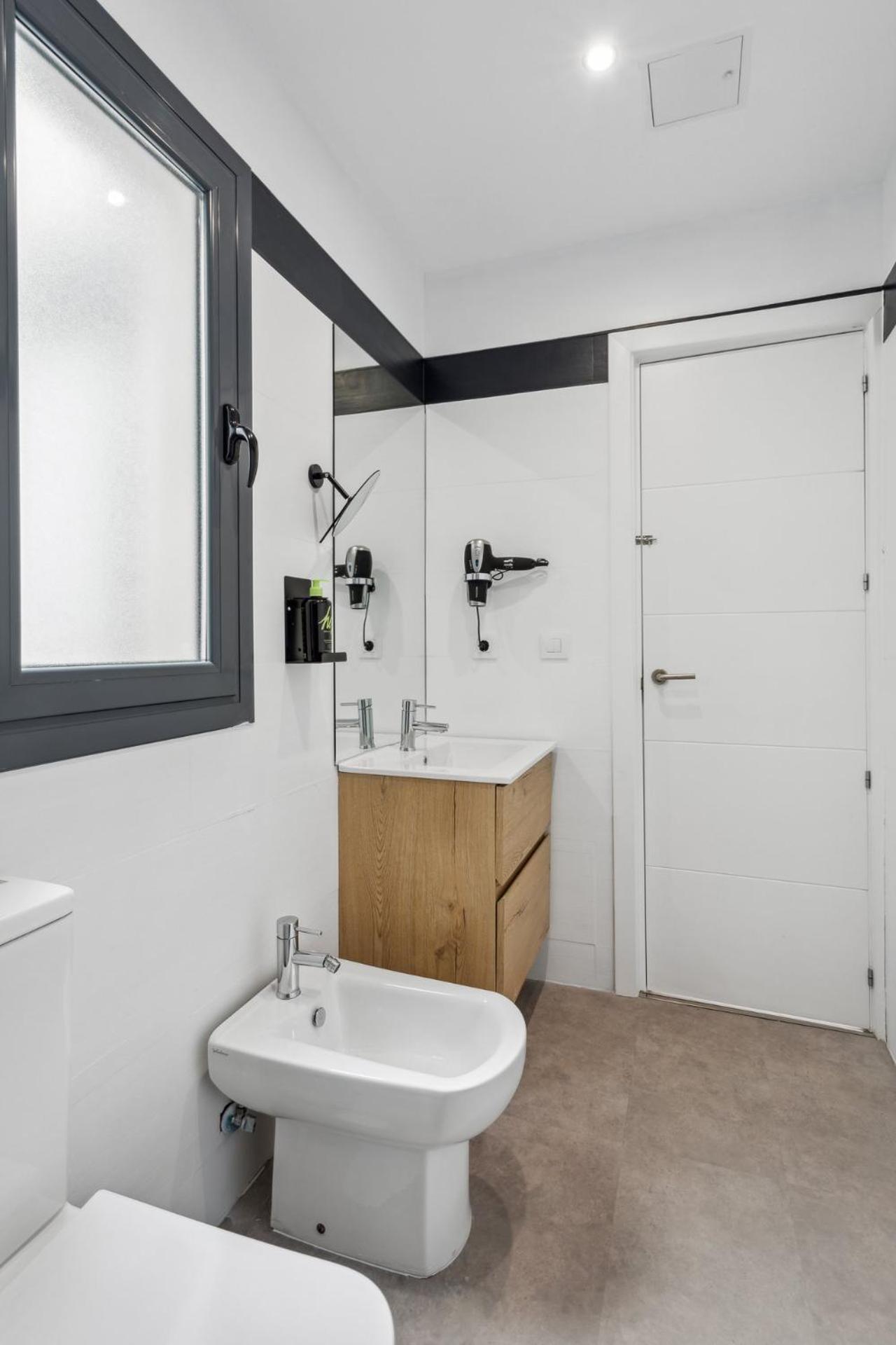 Limehome Madrid Calle De La Paloma חדר תמונה
